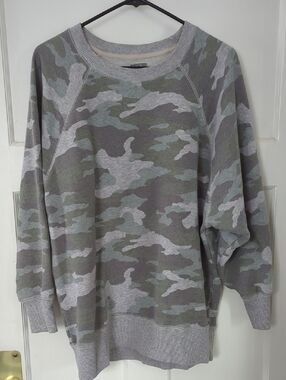 aerie Camouflage Crewneck Sweater - Gray & Green